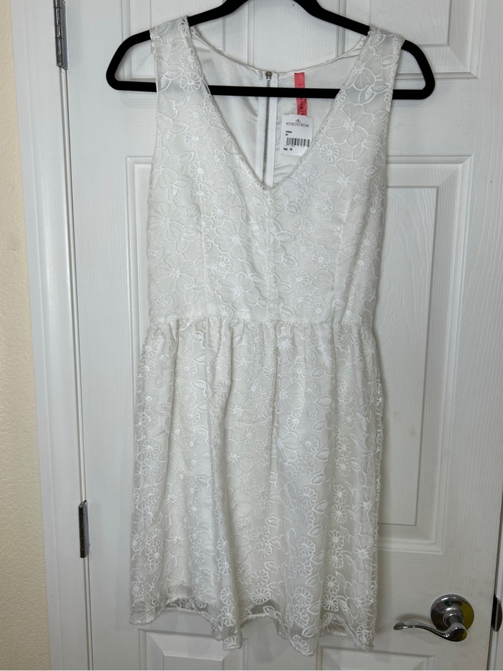 NWT Eight & Sixty White Floral Lace Overlay Mini Dress V-Neck - Size Large